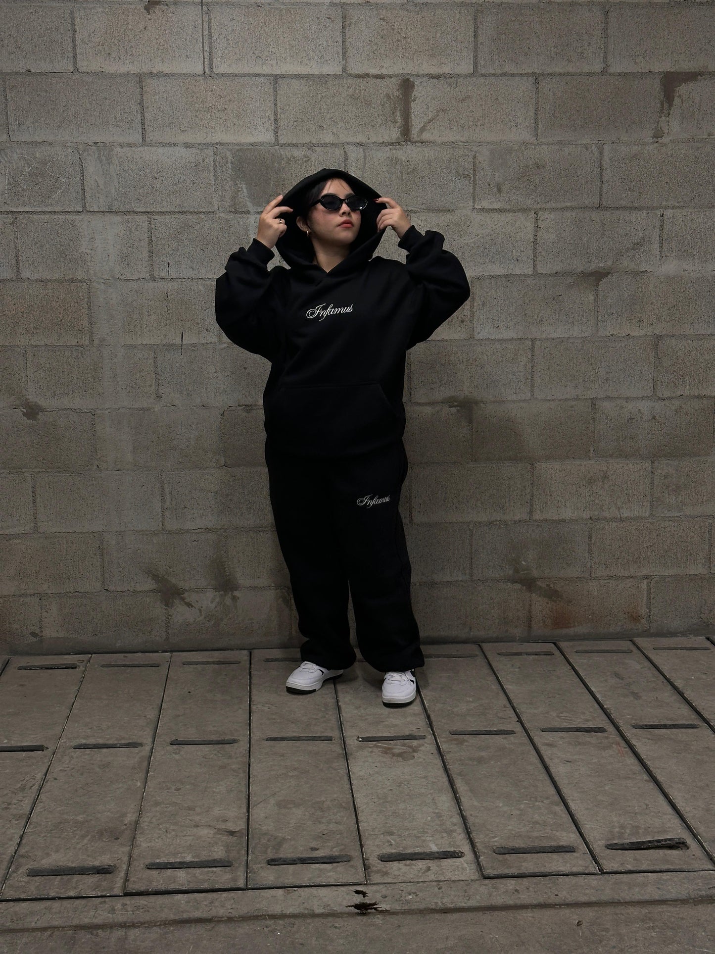 Infamus Luxury Black